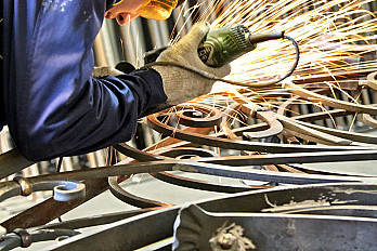 Производство кованых изделий - ограждения, скамейки, ворота