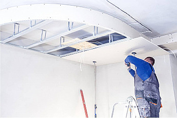 Установка подвесных потолков