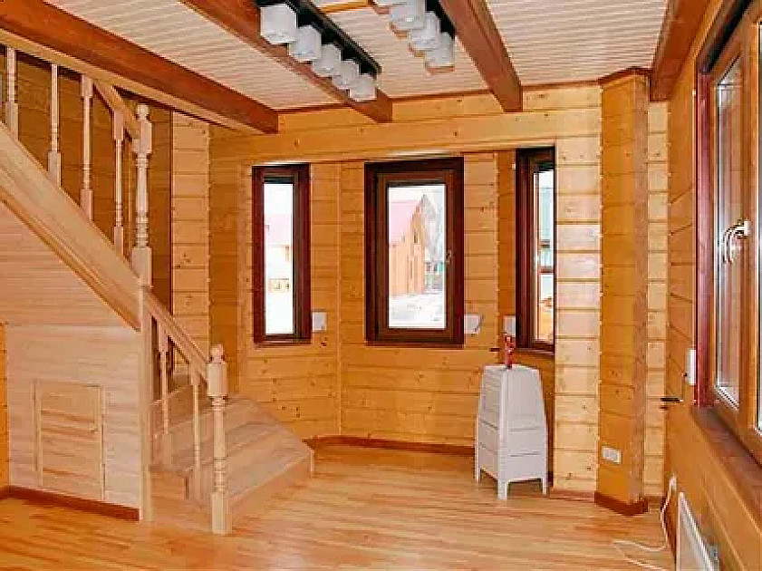 Внутренняя отделка дома из профилированного бруса