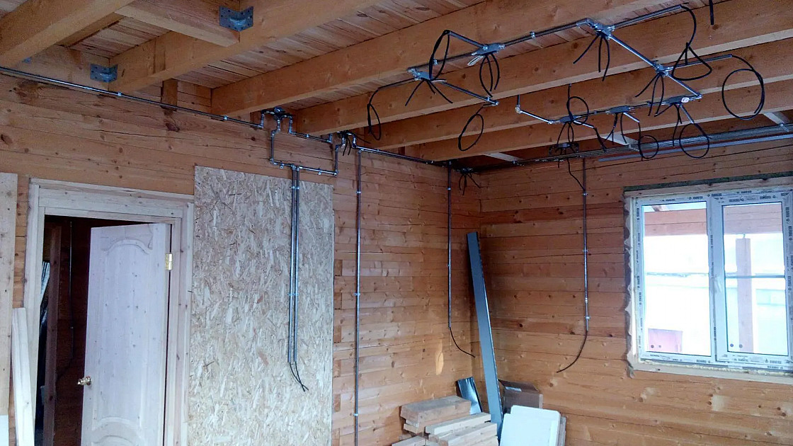 Электропроводка в деревянном доме своими руками пошагово