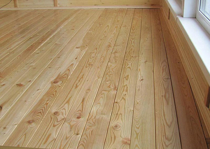 Статья блога: Что положить на пол в деревянном доме?