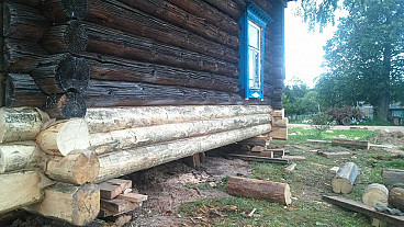 Как заменить нижний венец сруба из бревна